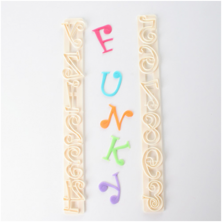 SET TAGLIAPASTA FUNKY ALPHABET & NUMBER