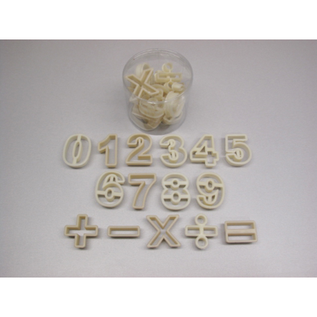 SET TAGLIPASTA IN NYLON NUMERI & OPERAZIONI 15 Pz. - 5cm